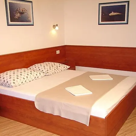 Apartment In With Sea View, Terrace, Air Conditioning, Wi-fi *