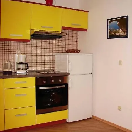 Apartment In With Sea View, Terrace, Air Conditioning, Wi-fi Brela